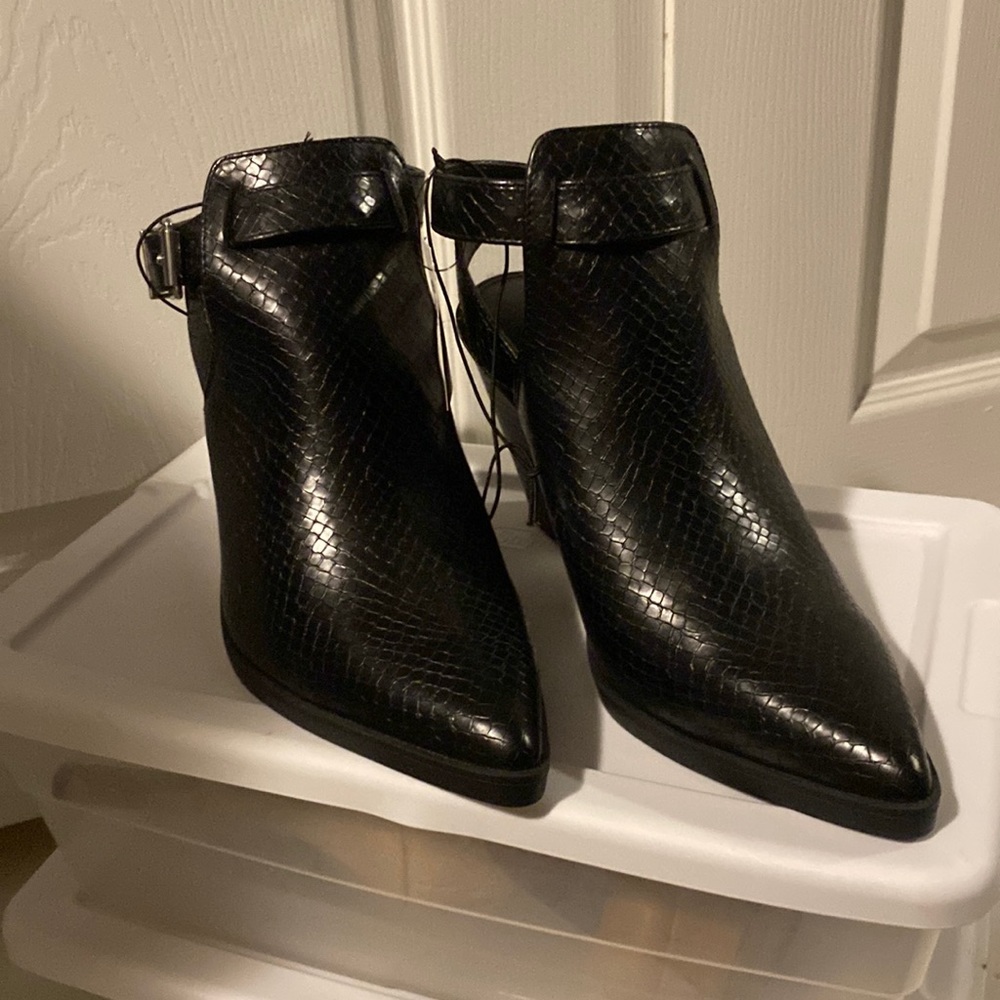 Wedge point toe shoes